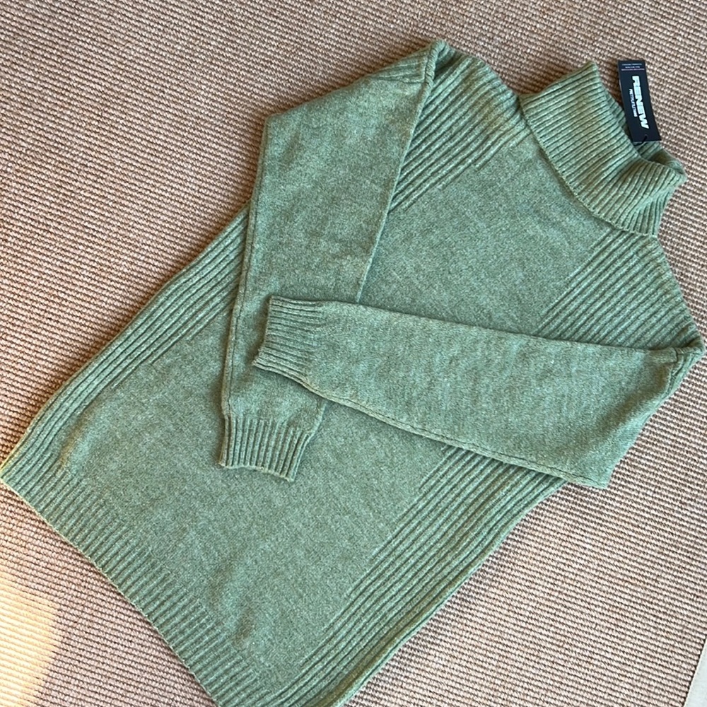 NWT Renew/Pretty Little Things Green Sweater